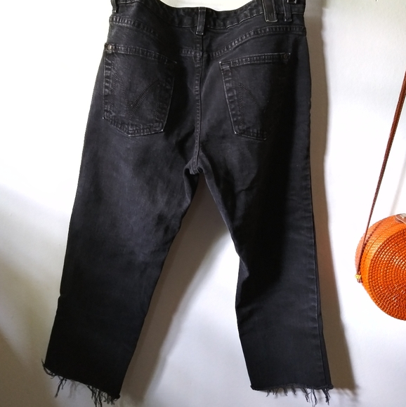 sustainable black cropped denim jeans - Picture 3 of 6